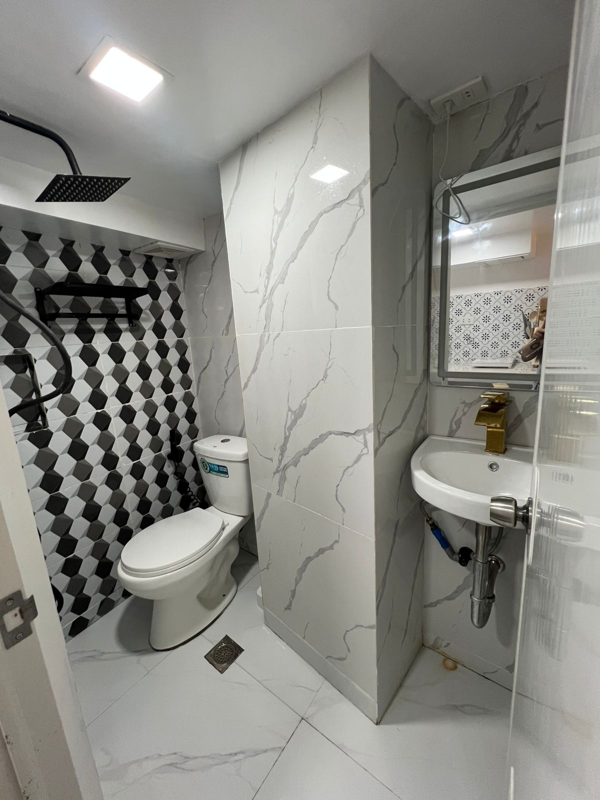 Takiloft Bathroom Marble