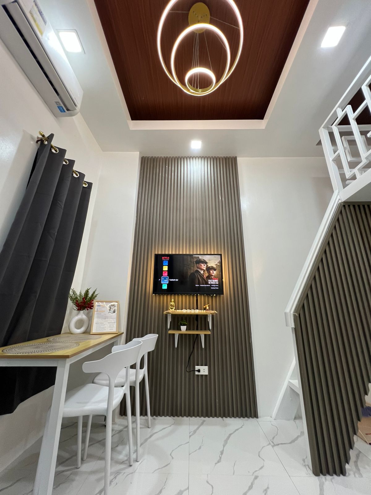 Takiloft Smart TV Living Area